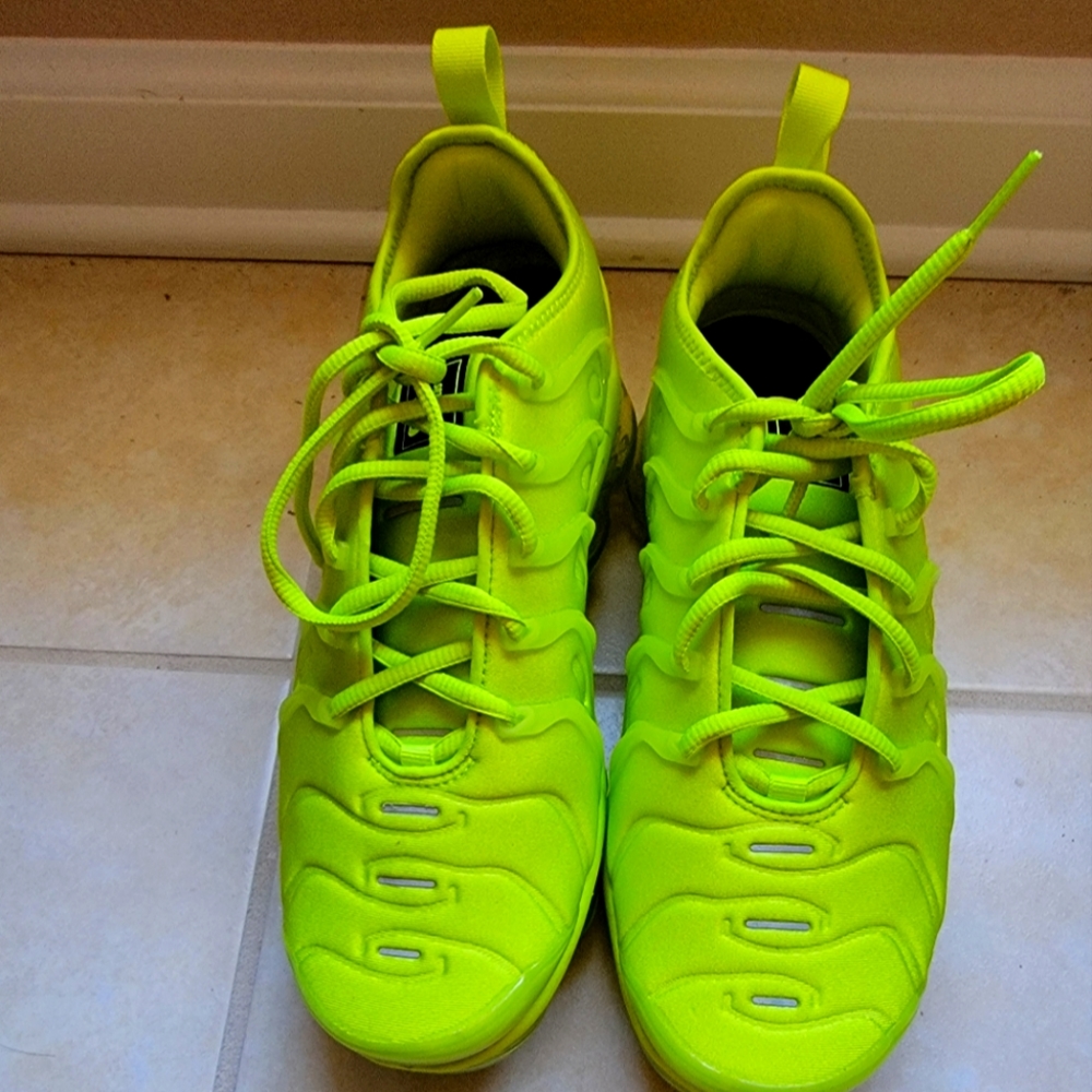 EUC WORN 1 TIME NIKE AIR MAX SNEAKERS SZ 9.5 WOMEN'S